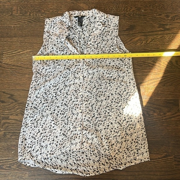 Women’s | H&M sleeveless button down sheer blouse | Size 4 - Picture 7 of 8